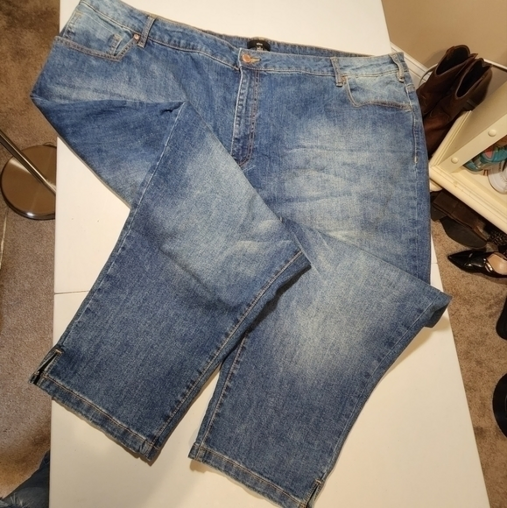 Ellos Women’s Plus‎ Size 26 Stretch Cropped Jeans Light Wash